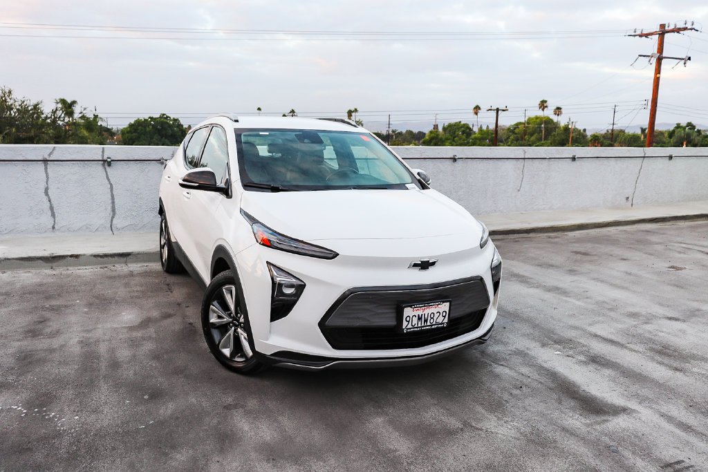 Used 2022 Chevrolet Bolt EUV LT with VIN 1G1FY6S0XN4122246 for sale in Claremont, CA