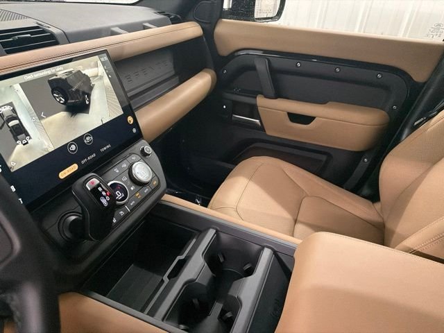 New 2026 Santorini Black Land Rover X-Dynamic SE image 33