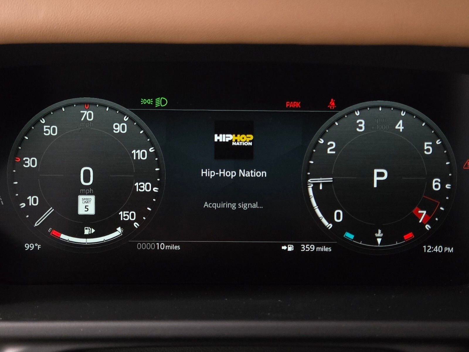 New 2026 Woolstone Green Land Rover X-Dynamic SE image 33