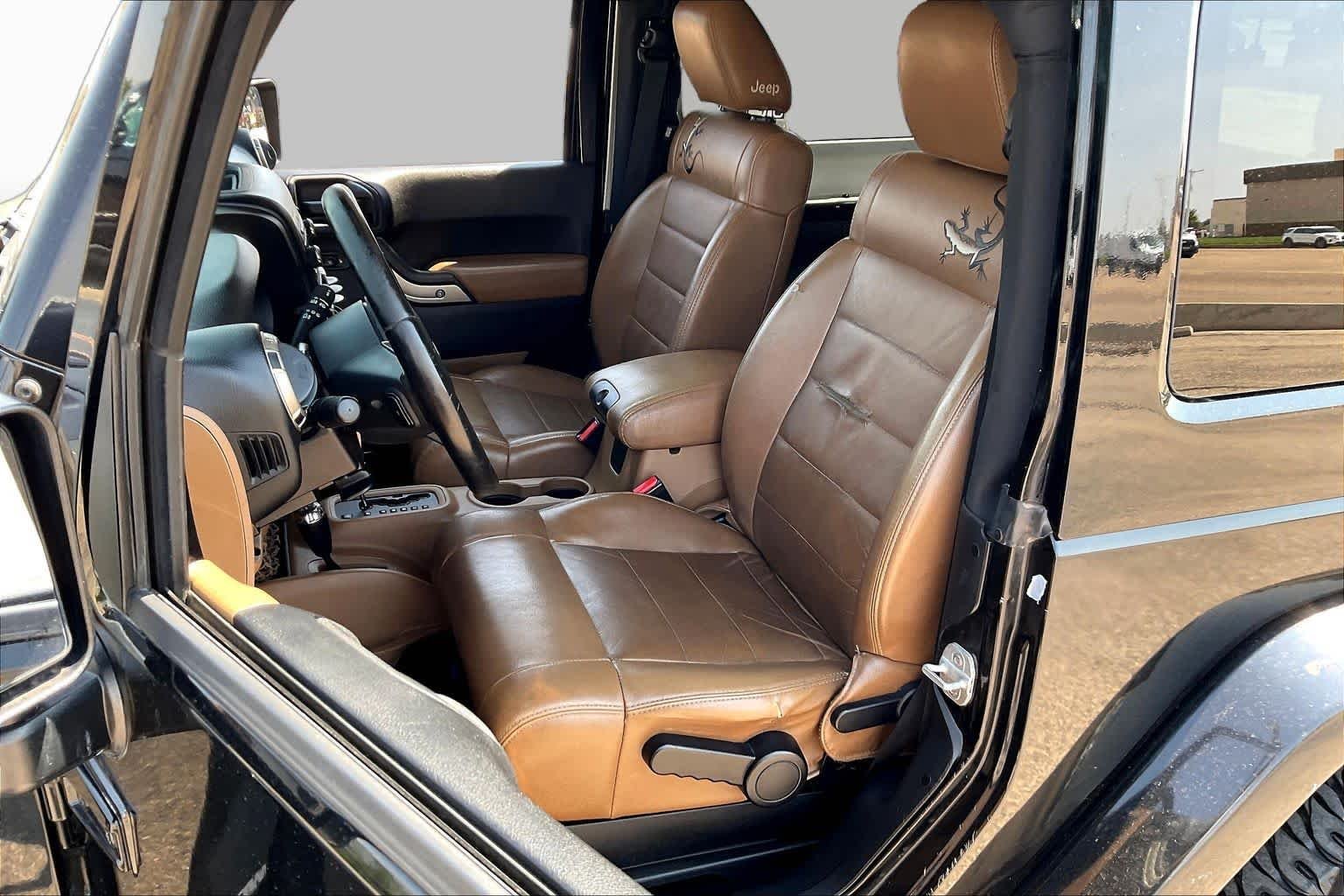 Used 2011 Black Clearcoat Jeep Mojave image 6
