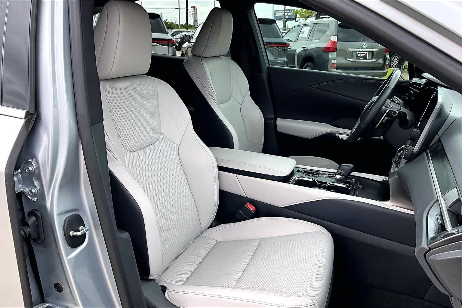 Used 2024 Iridium Lexus Premium image 9