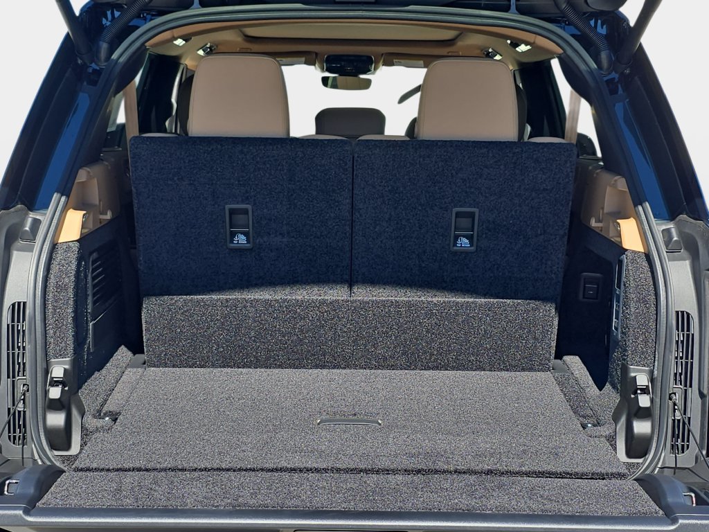 New 2027 Belgravia Green Land Rover SE LWB image 15