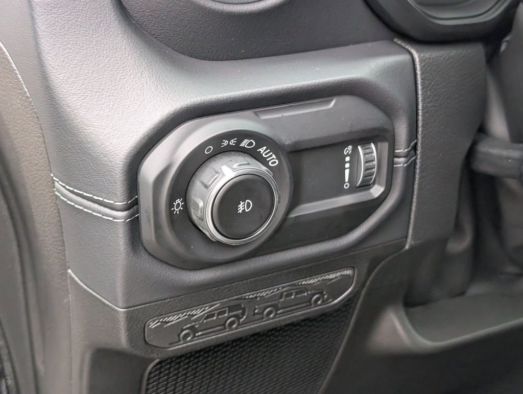 2026 Jeep Wrangler 4-Door Sahara - Photo 19