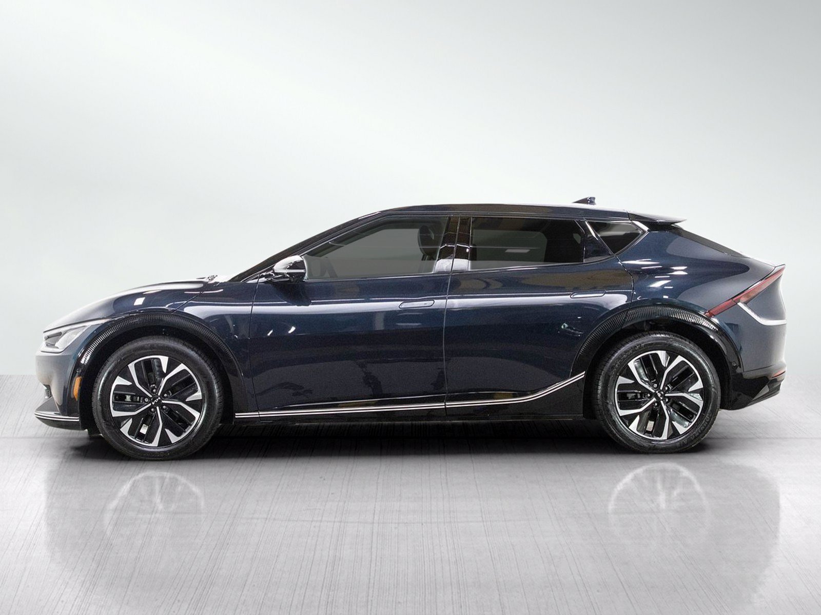 Used 2023 Kia EV6 Wind with VIN KNDC3DLCXP5118961 for sale in Minneapolis, Minnesota