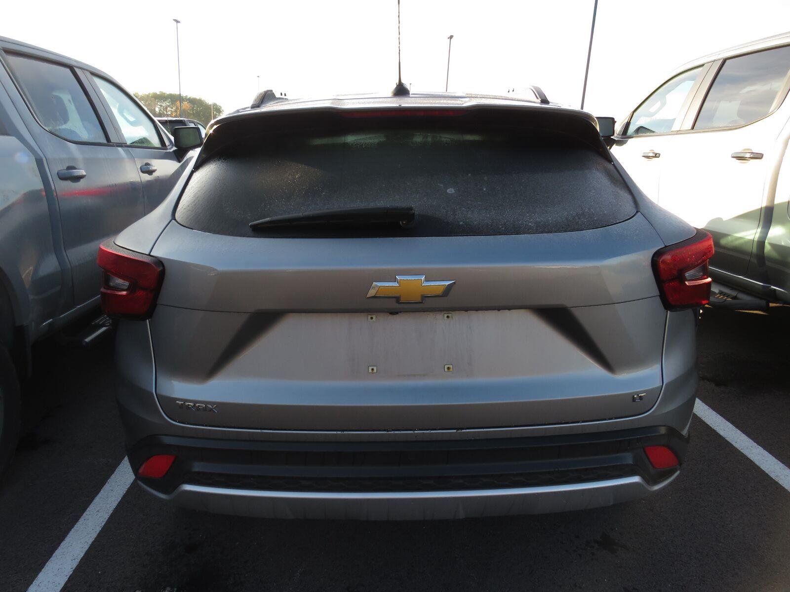 Used 2025 Sterling Gray Metallic Chevrolet LT image 10