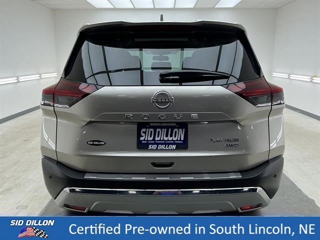 Used 2023 Champagne Silver Metallic Nissan Platinum image 5