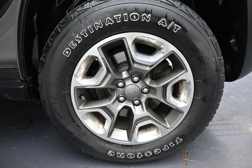 Used 2019 Sting Gray Clearcoat Jeep Trailhawk image 33