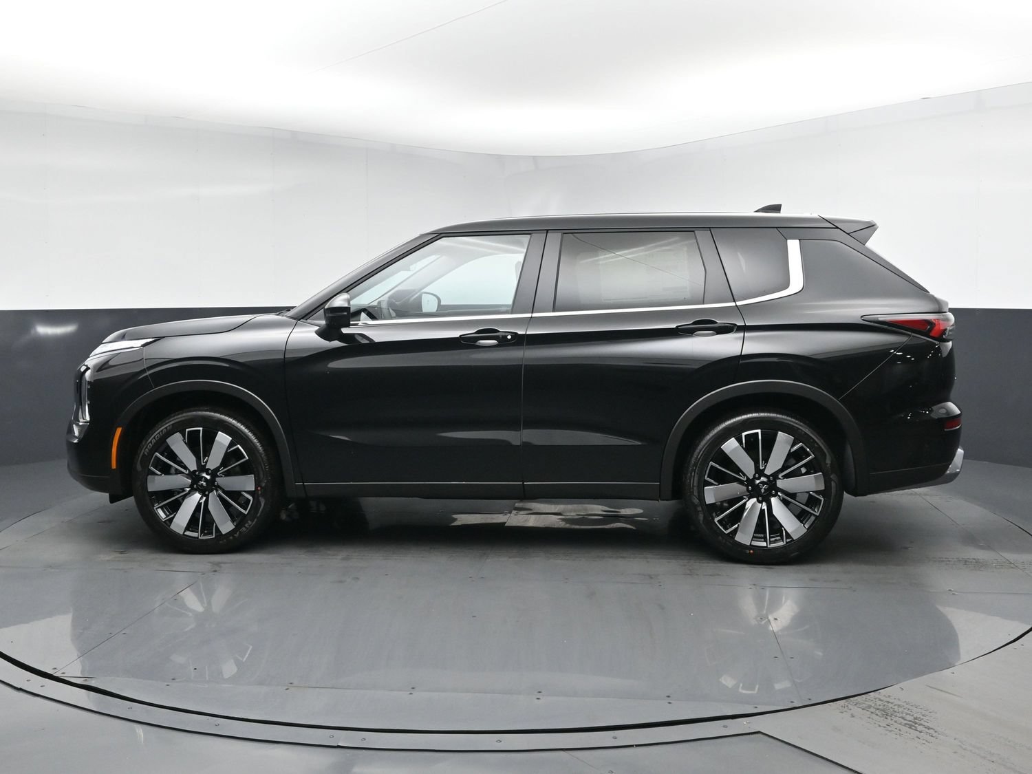 New 2026 Black Diamond Mitsubishi SE 1.5T S-AWC image 4