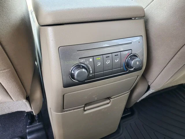 Used 2013 Red Toyota Base image 11
