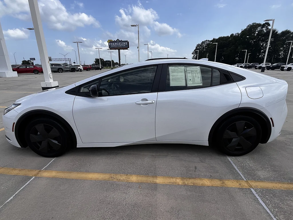 Certified Used 2025 Wind Chill Pearl Toyota SE image 6