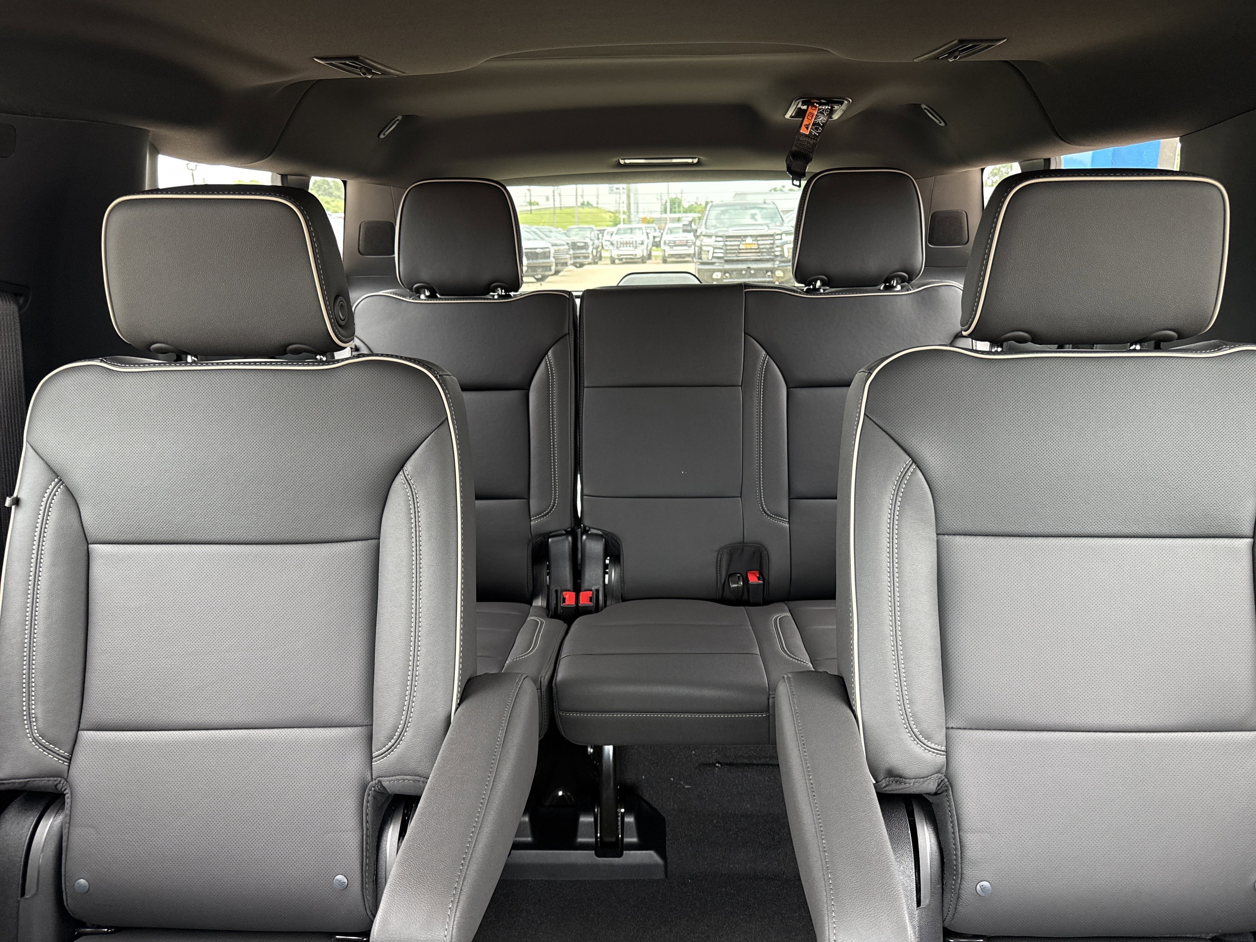 2026 Chevrolet Suburban Premier - Photo 21