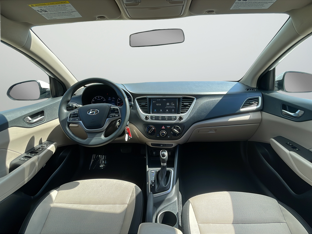 Used 2022 White Hyundai SEL image 9