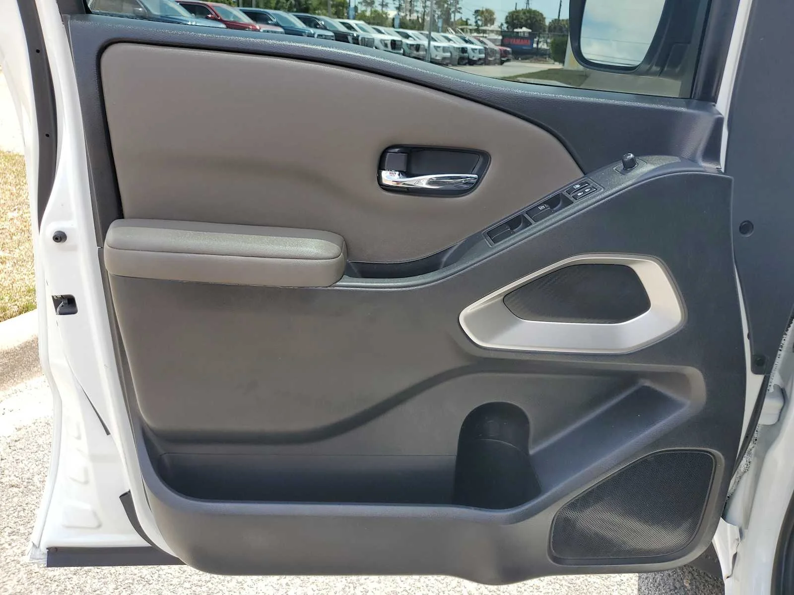 Used 2023 White Nissan SV image 15