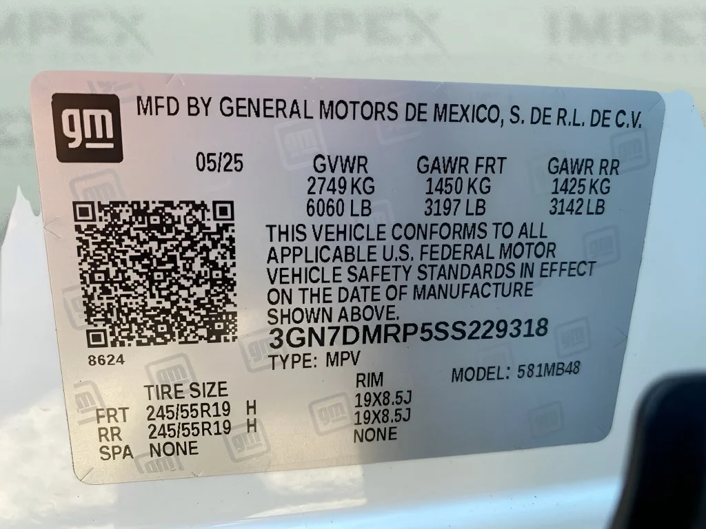 Used 2025 Summit White Chevrolet LT image 31