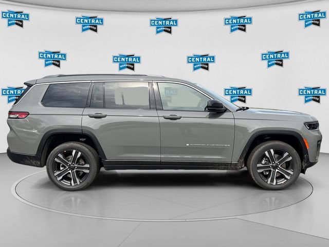 New 2027 Sting-Gray Clear-Coat Paint Jeep Limited image 6