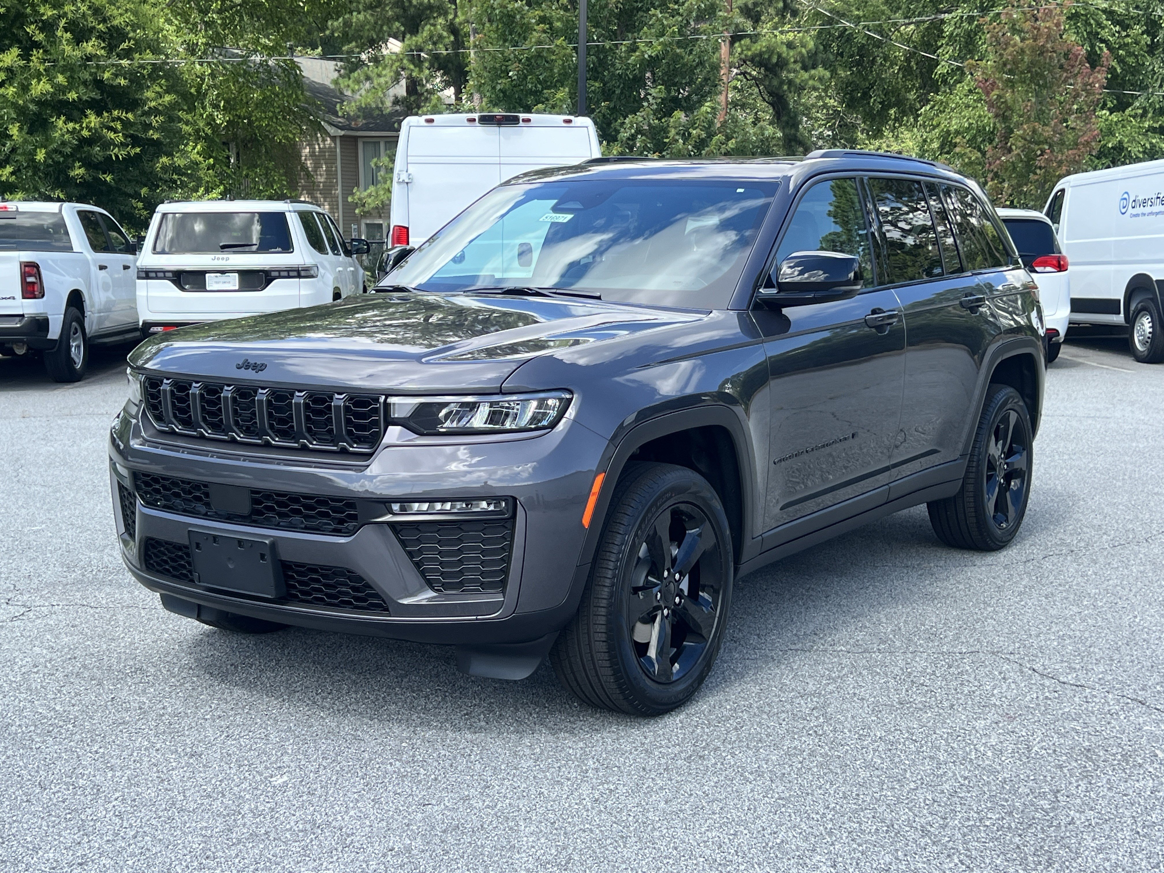 New 2026 Baltic Gray Metallic Clear-Coat Exterior Paint Jeep Limited image 3