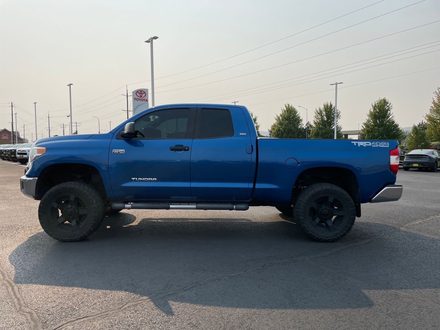 Used 2016 Blue Toyota SR5 image 6