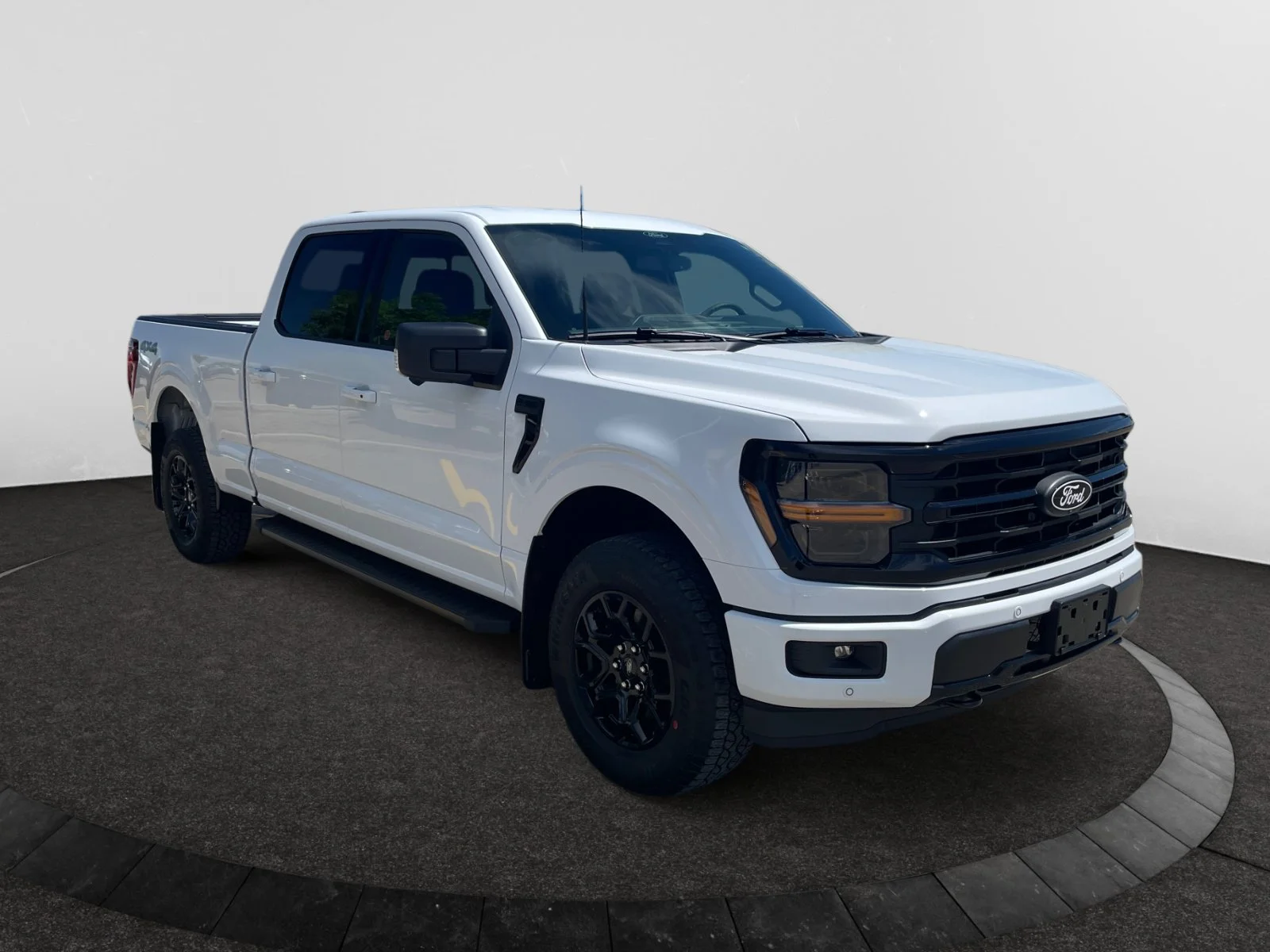 New 2026 Oxford White Ford XLT image 7