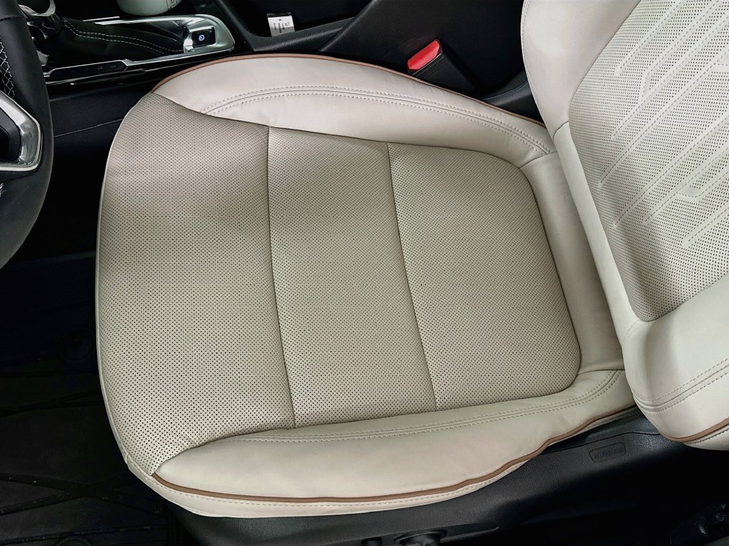Used 2025 White Frost Buick Avenir image 21
