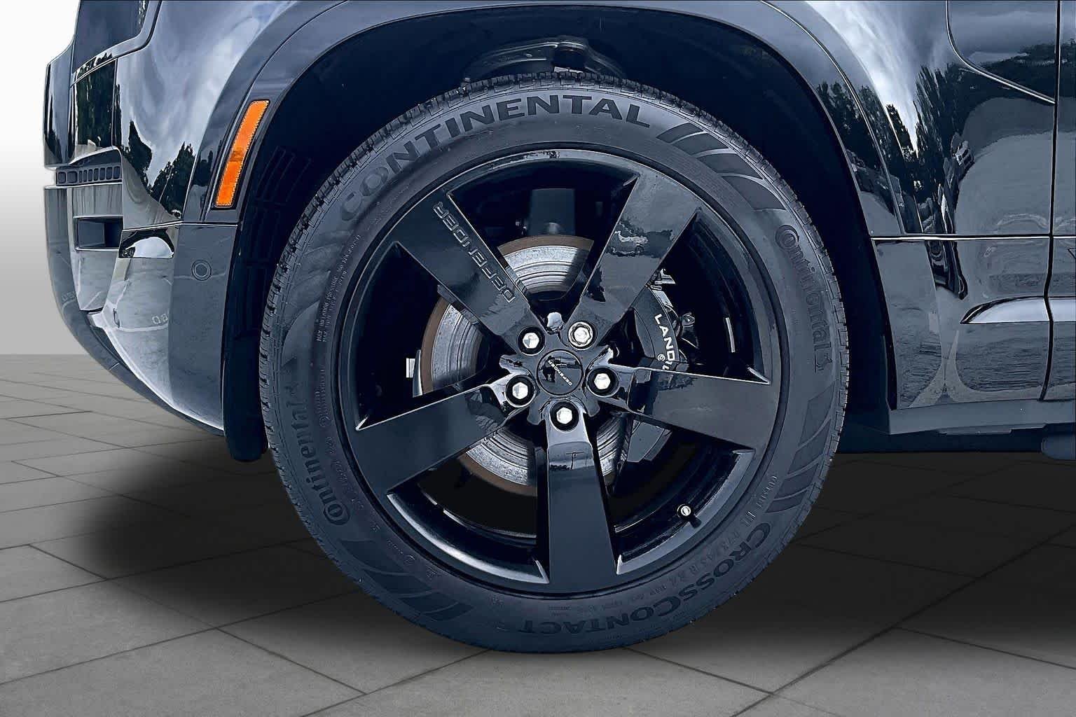 Used 2026 Santorini Black Metallic Land Rover V8 image 18
