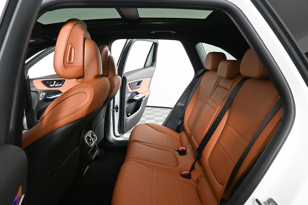 New 2026 MANUFAKTUR Moonlight White Metallic Mercedes-Benz GLC 300 image 18