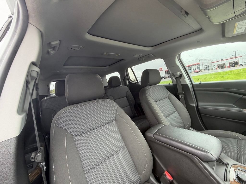 Used 2022 Summit White GMC SLE image 40