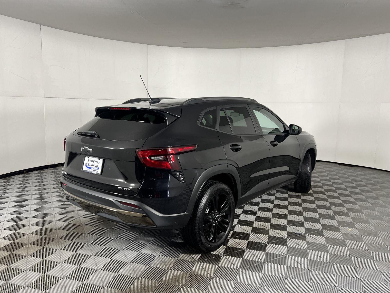 Used 2025 Mosaic Black Metallic Chevrolet ACTIV image 8