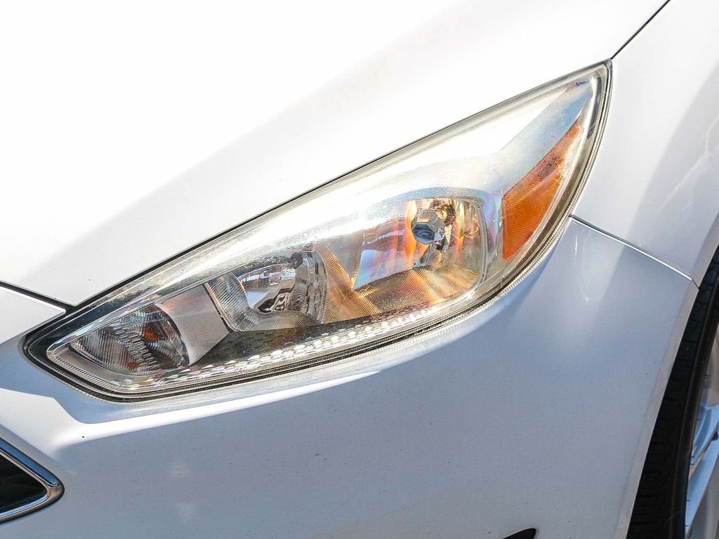 Used 2018 White Ford SE image 5