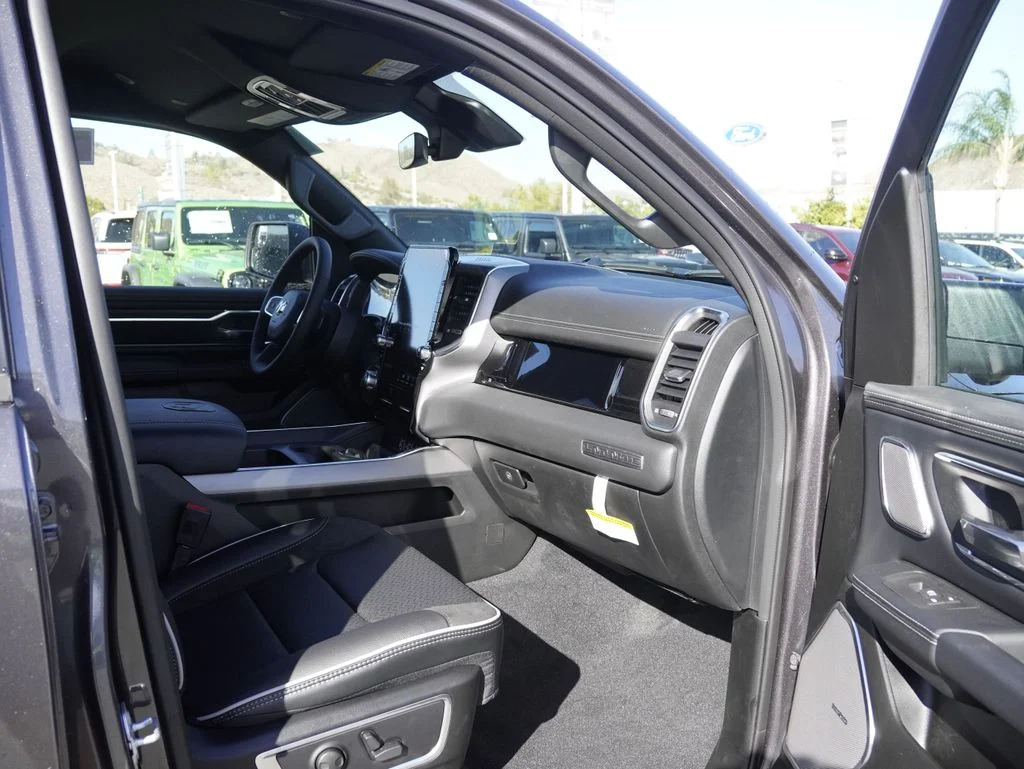 New 2026 Granite Crystal Metallic Clear-Coat Exterior Paint RAM Laramie image 27