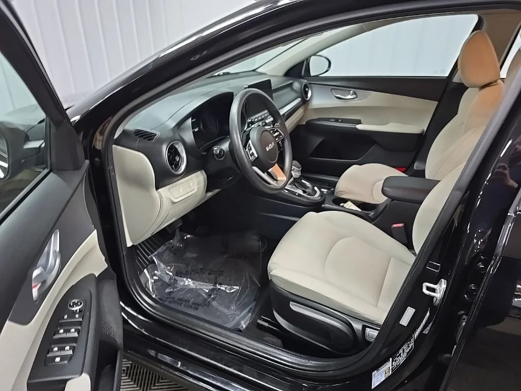 Used 2023 Aurora Black Kia LXS image 28