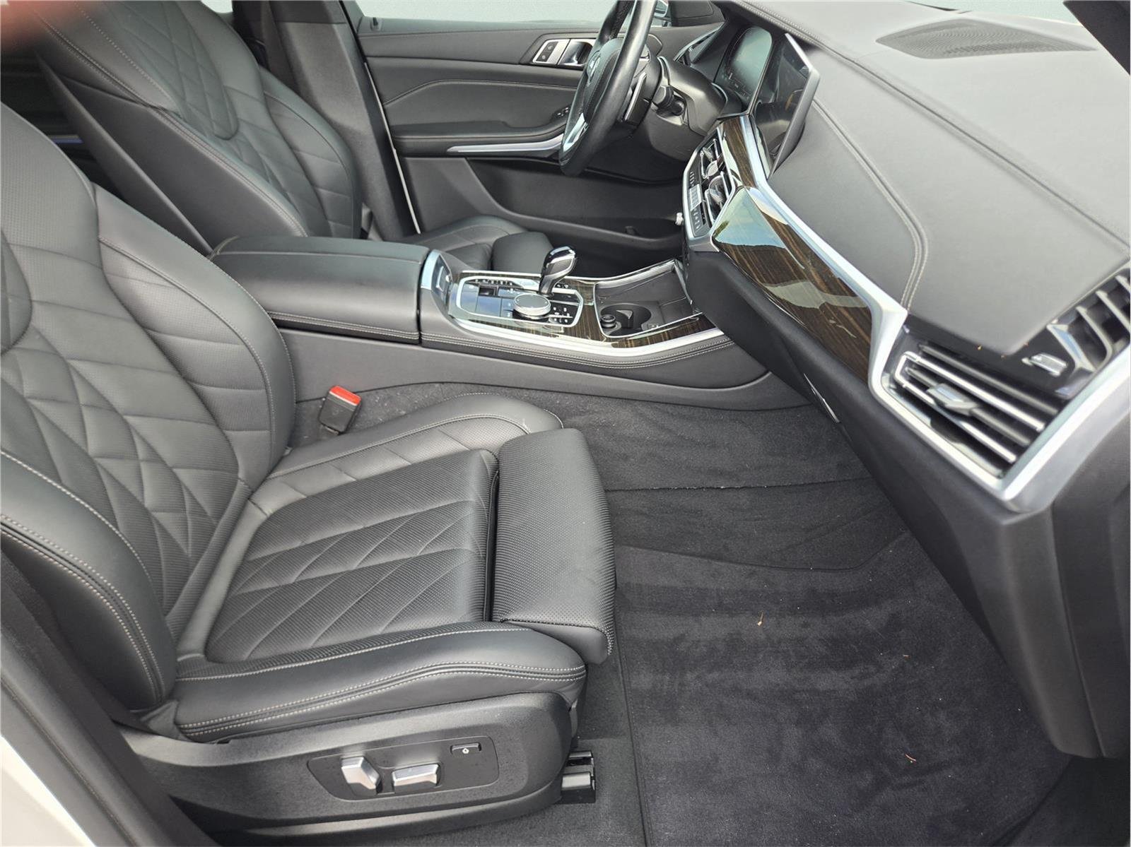 Used 2023 Mineral White Metallic BMW xDrive40i image 19