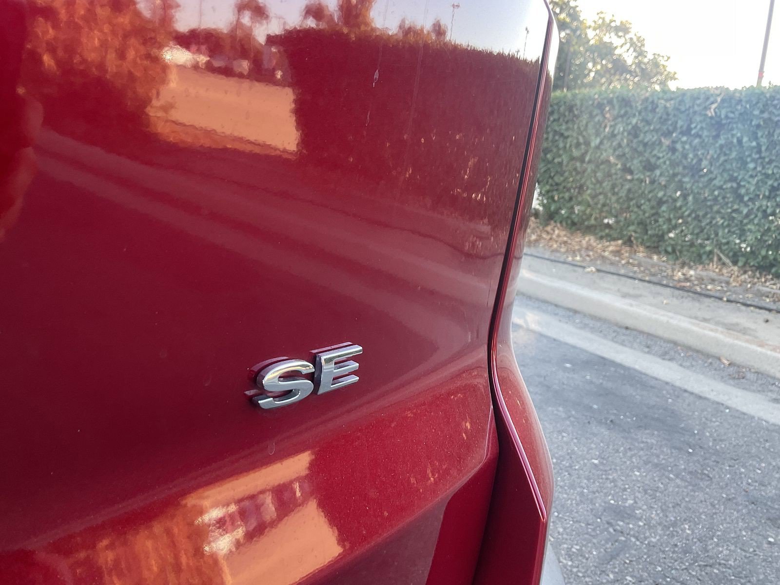 Used 2019 Ruby Red Metallic Ford SE image 9