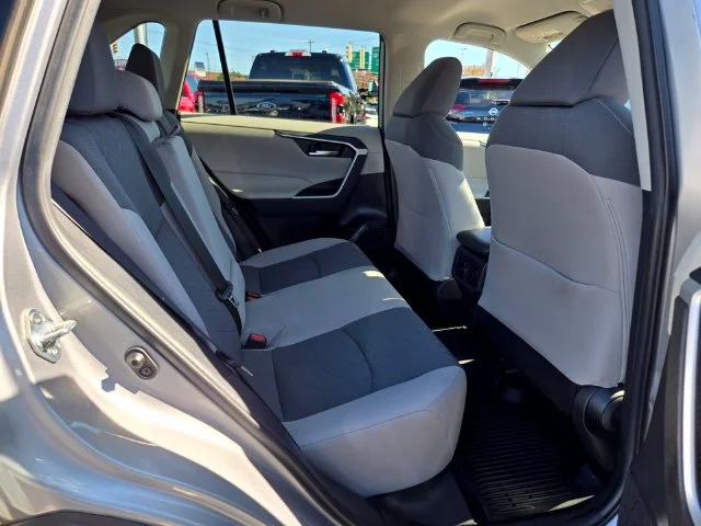 Used 2021 Silver Toyota XLE image 19