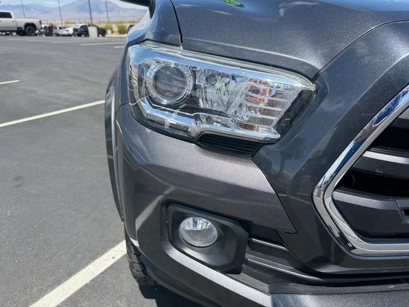 Used 2018 Magnetic Gray Met Toyota SR5 image 28