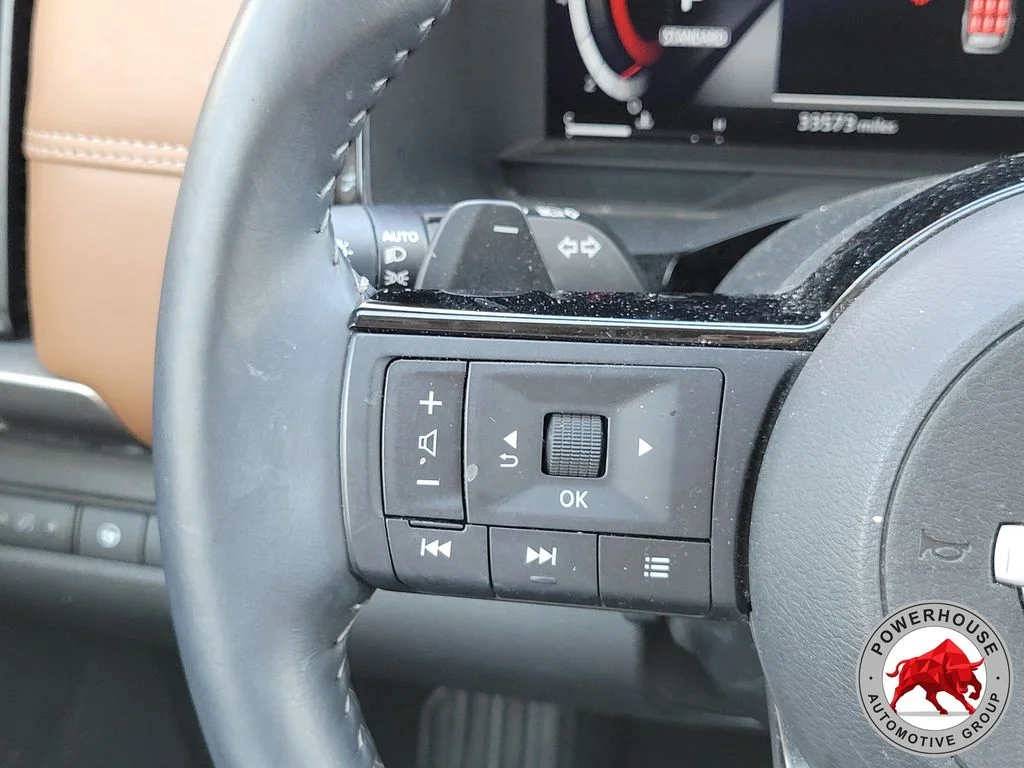 Used 2025 White Nissan Platinum image 32