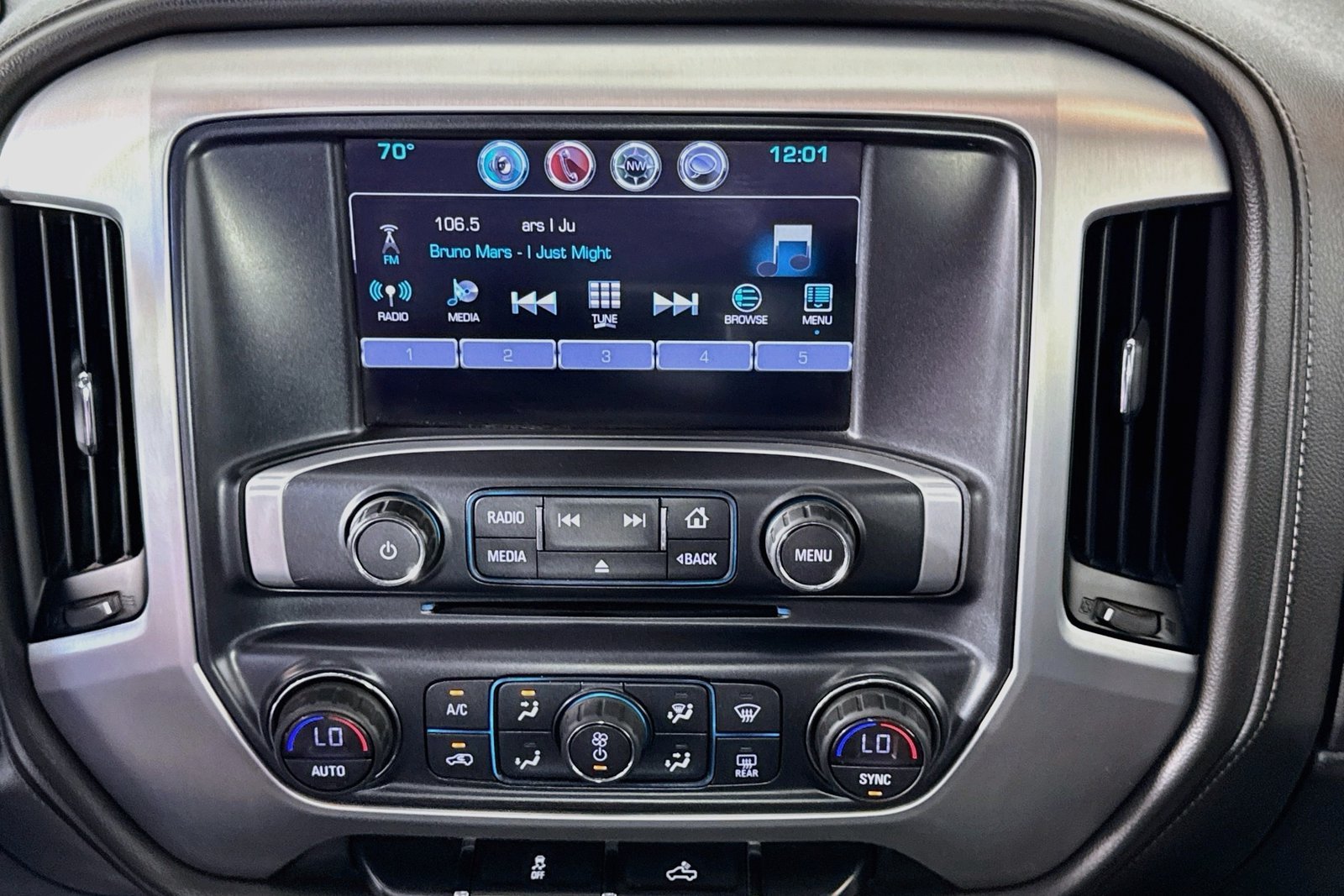 Used 2018 Quicksilver Metallic GMC SLE image 15