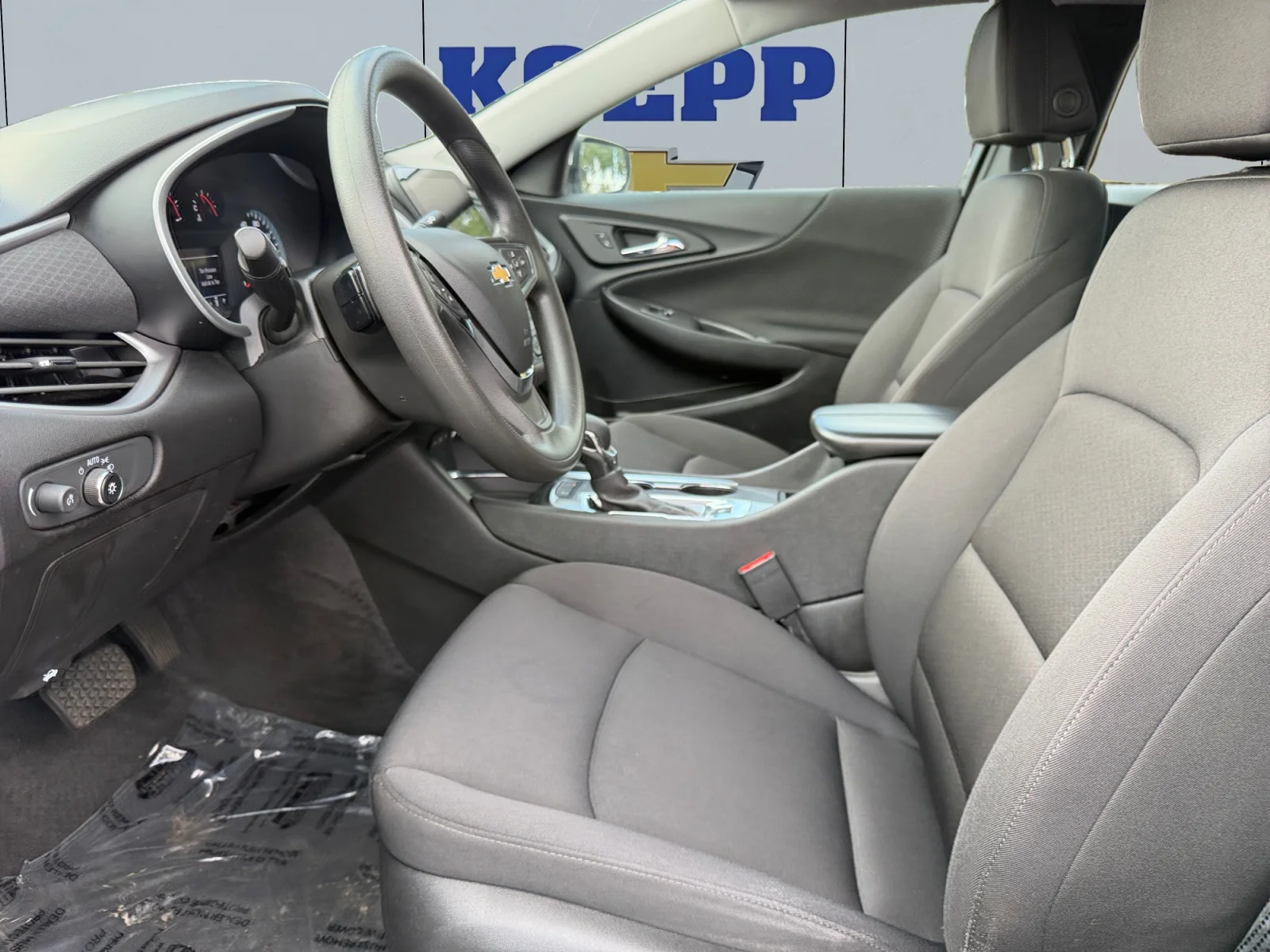 Used 2025 Summit White Chevrolet 1LT image 3