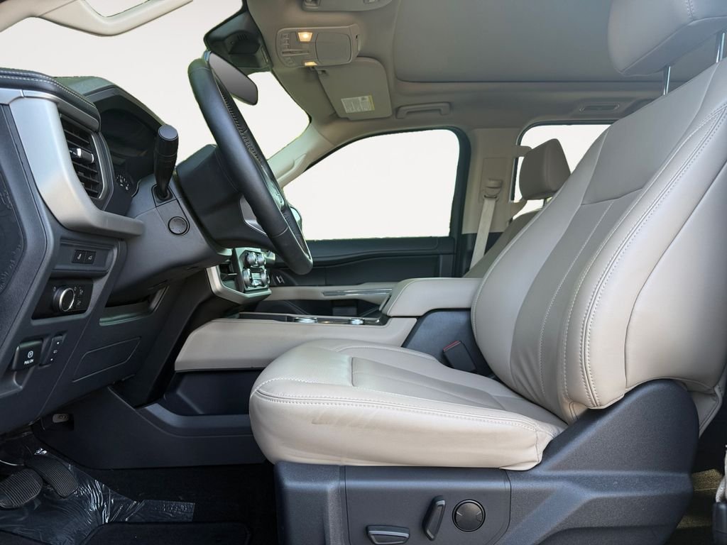 Used 2024 Black Ford XLT image 9