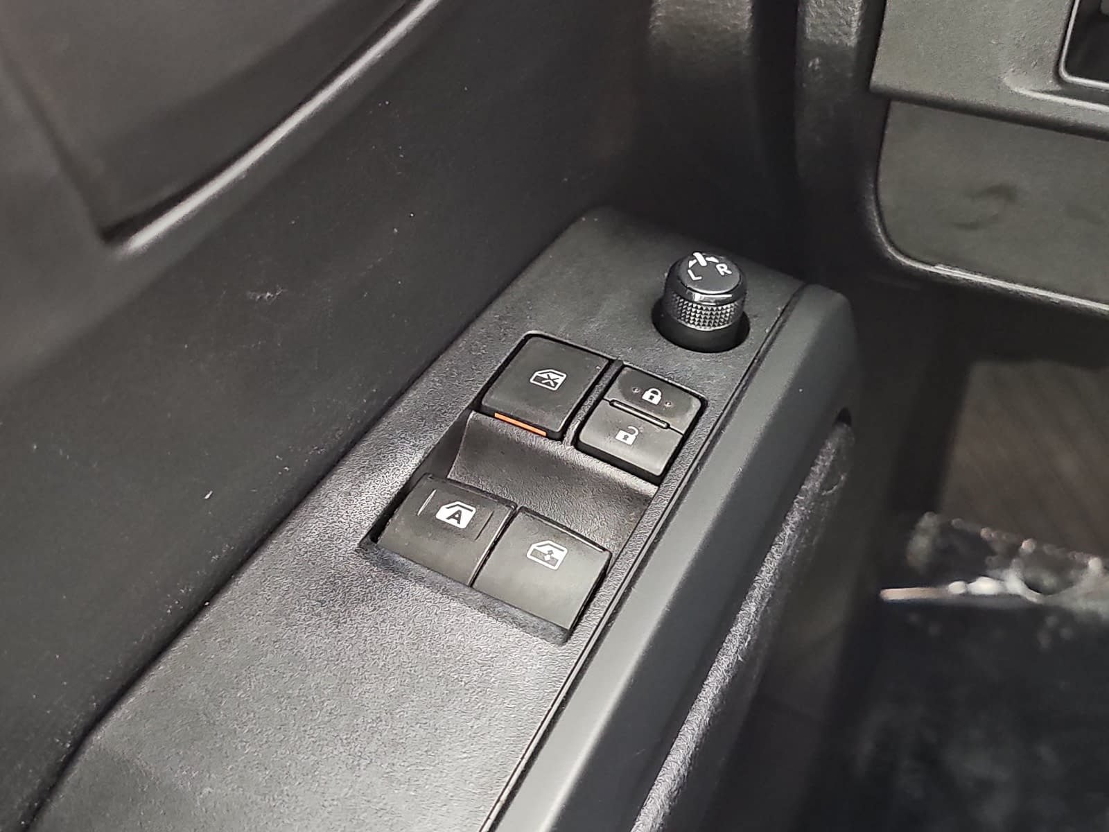 Used 2019 White Toyota SR image 24