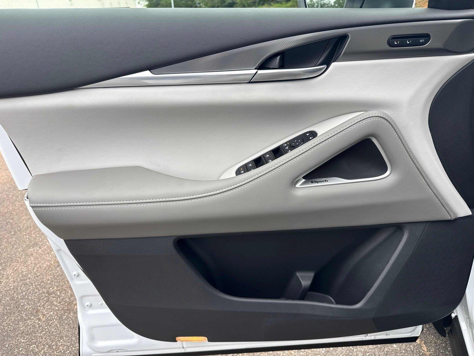New 2027 RADIANT WHITE INFINITI Luxe FWD image 10