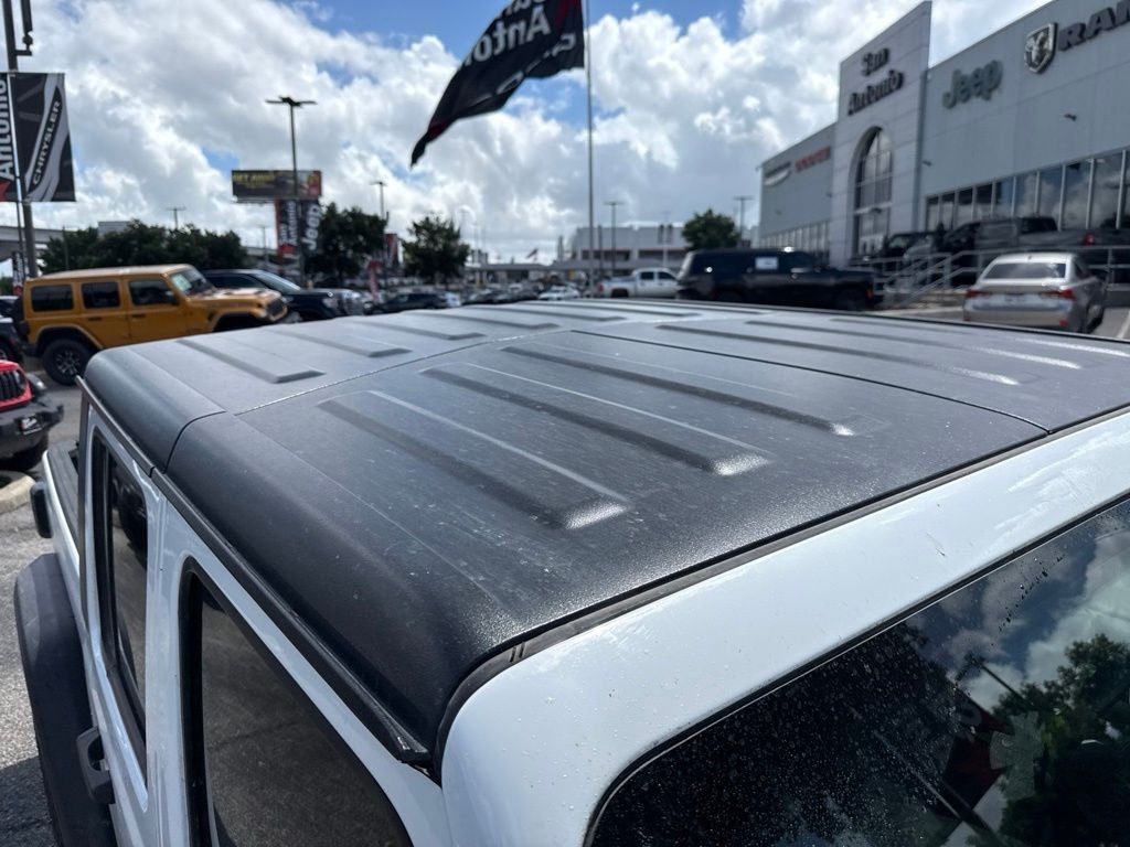 Used 2023 White Jeep Mojave image 5
