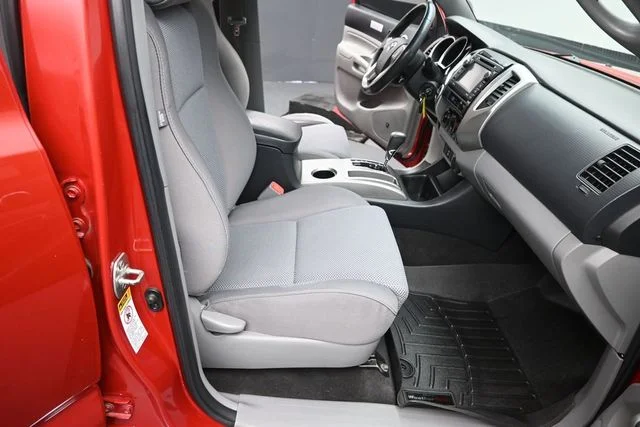 Used 2013 Red Toyota Base image 30