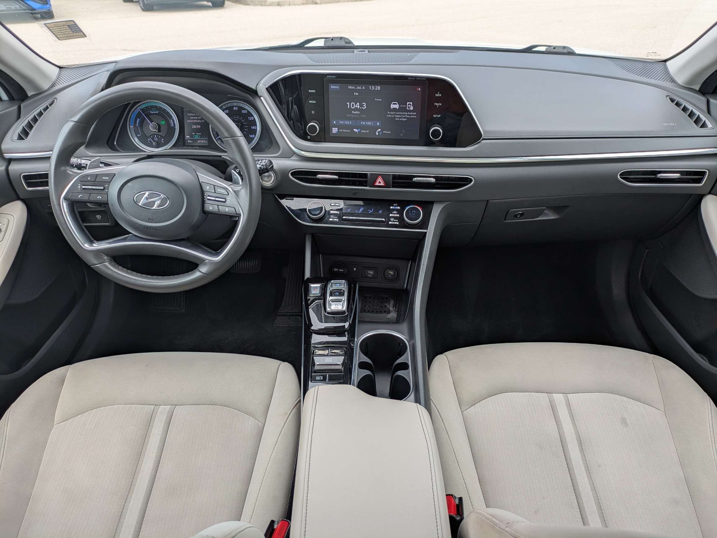 Used 2021 Hyper White Hyundai SEL image 15
