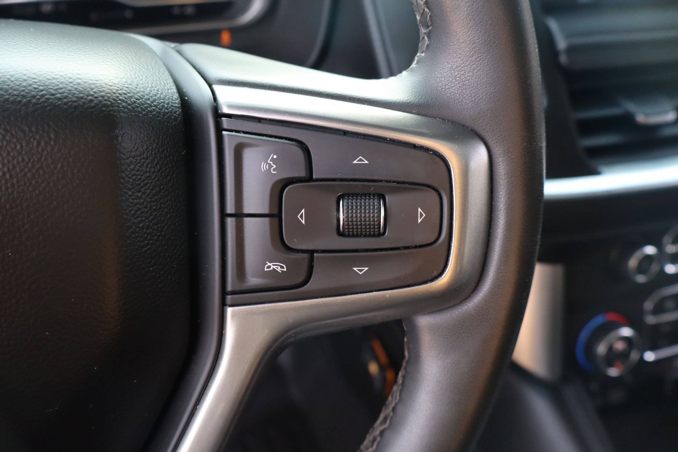 Used 2023 Gray Chevrolet Z71 image 16