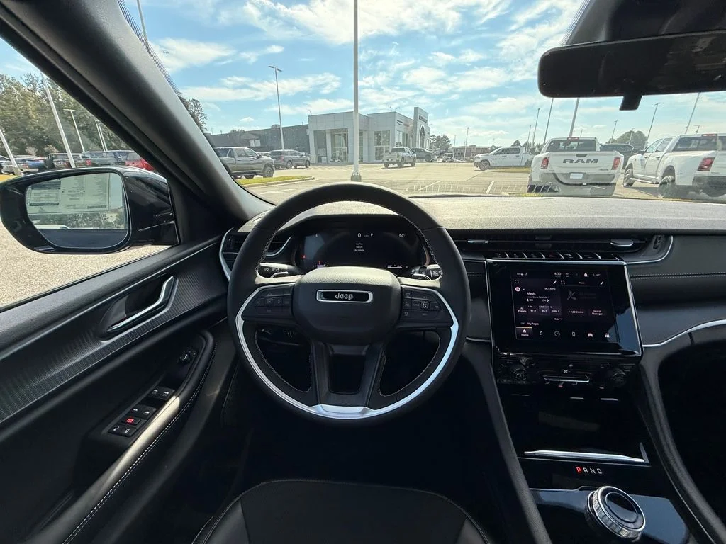 2025 Jeep Grand Cherokee Altitude - Photo 14