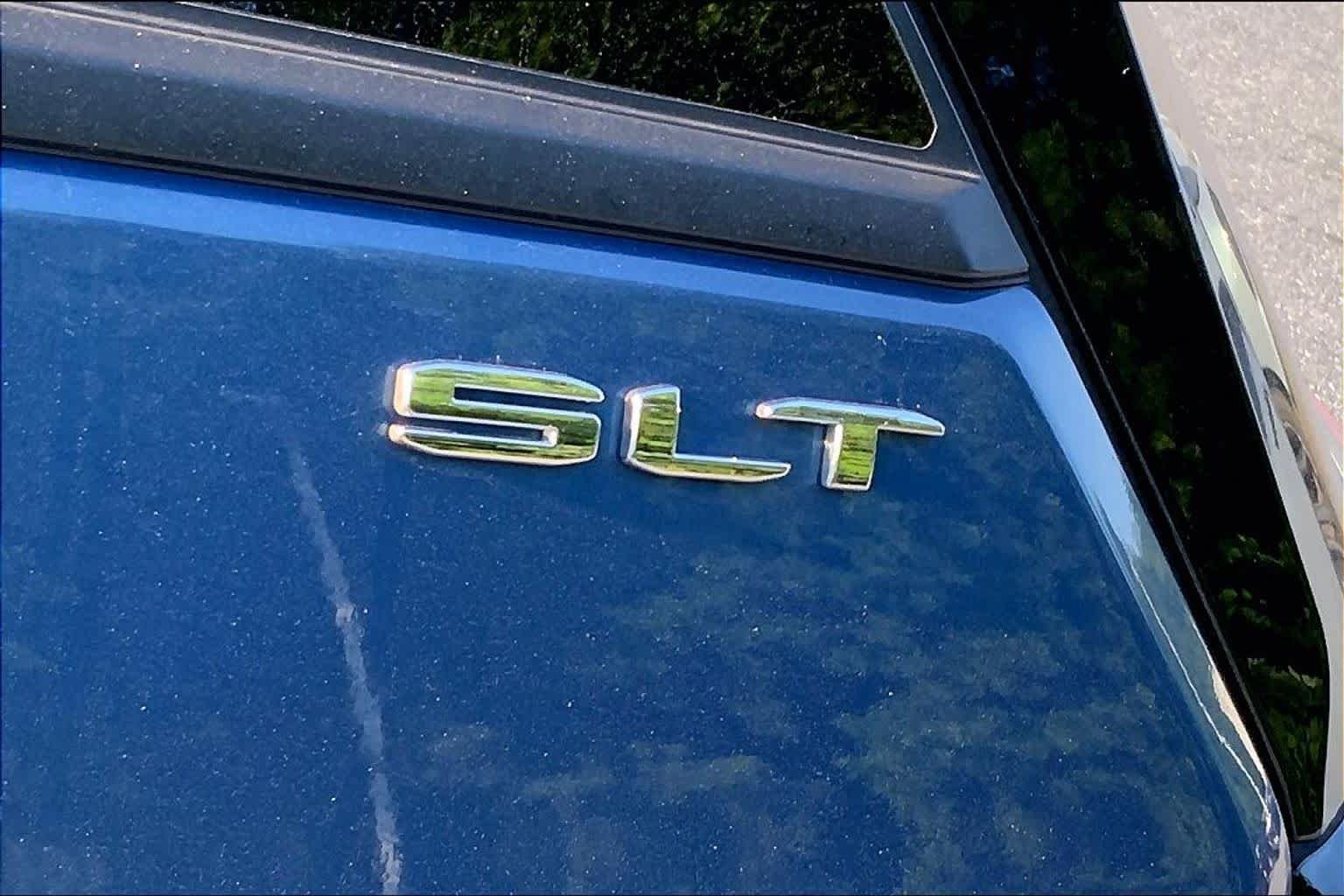 Used 2024 Downpour Metallic GMC SLT image 30