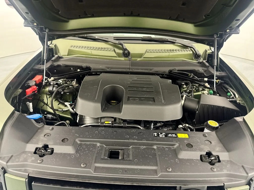 New 2026 Woolstone Green Land Rover X-Dynamic SE image 30