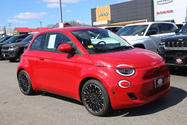 2024 FIAT 500e Base