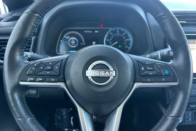 Used 2023 Silver Nissan SV Plus image 27