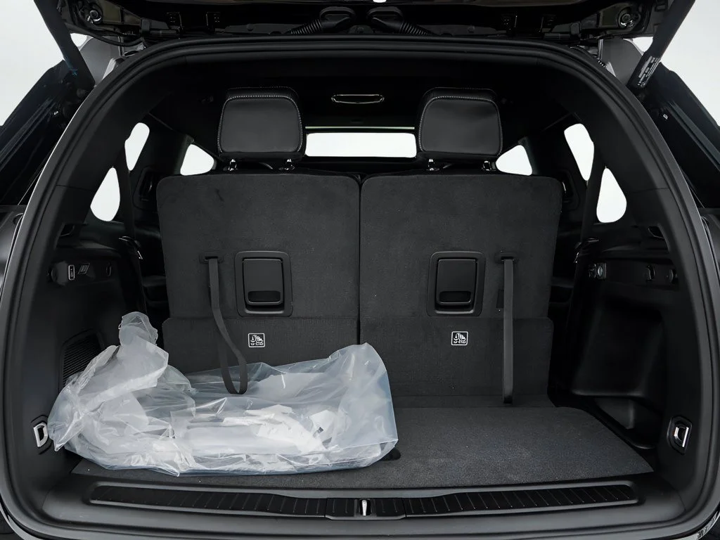New 2026 Diamond Black Crystal Pearlcoat Jeep Limited Reserve image 8